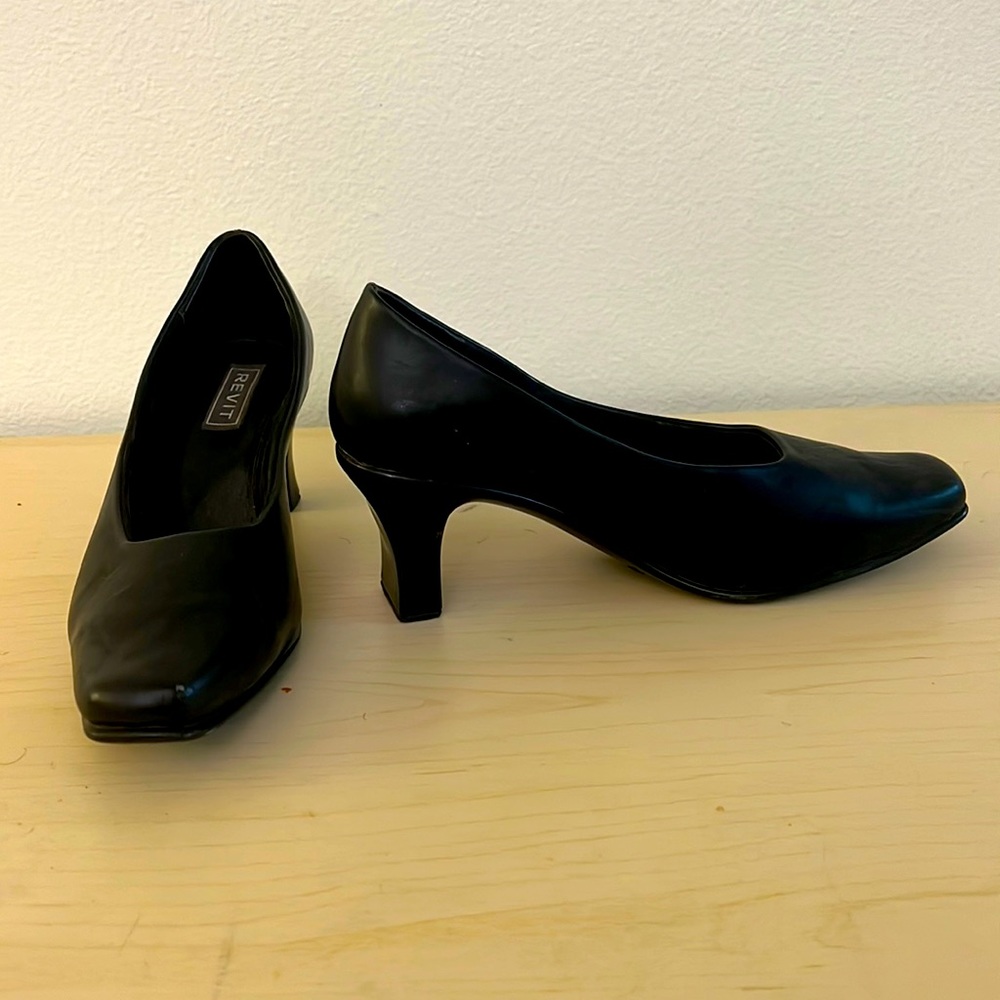 Black low heel Pumps